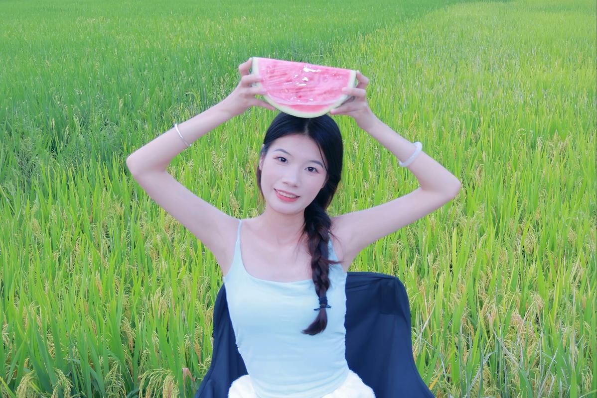 游客踩稻田跳舞拍照,鸭子为什么不踩稻田?