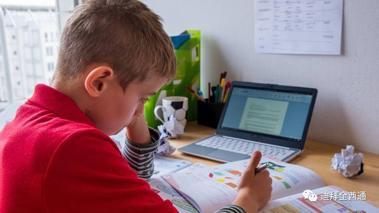 学校强收7500网课费,学校强收7500网课费合理吗