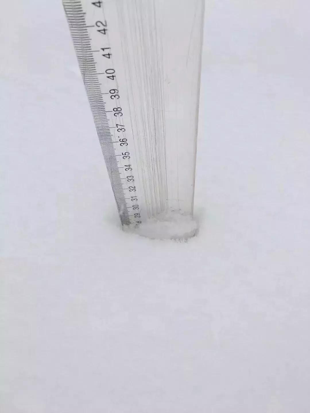 乌鲁木齐特大暴雪,新疆乌鲁木齐暴雪袭城，有影响到你的出行吗？