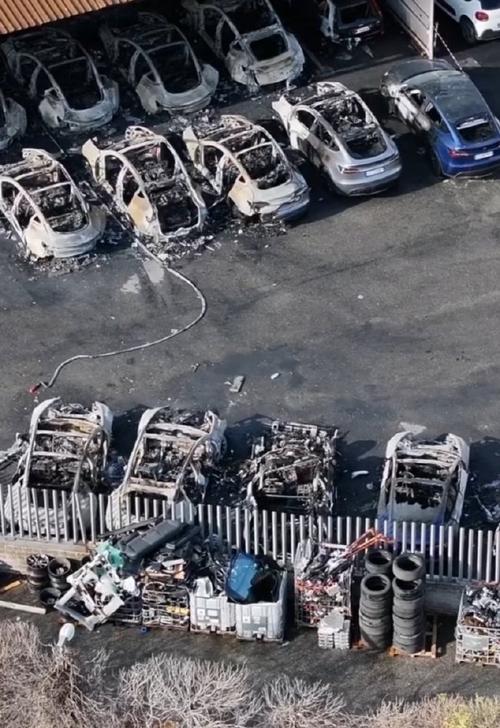 纽约发生汽车爆炸,美国纽约曼哈顿发生爆炸4人受伤,是恐袭吗?