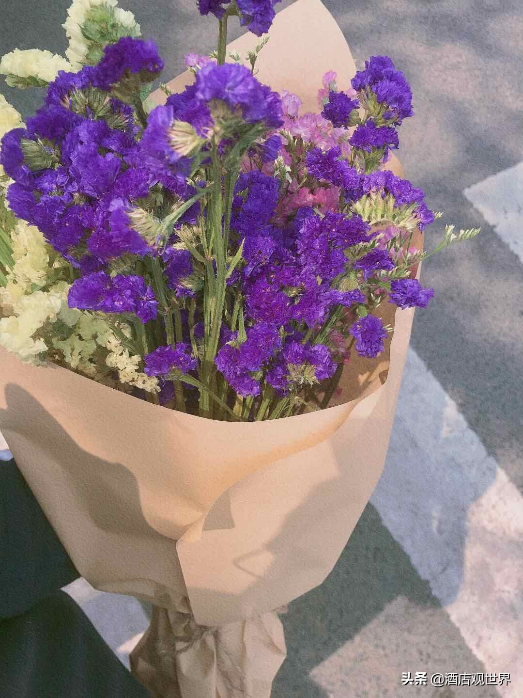 公园摆3桶供人小便,老大爷公园里大小便怎么办? 公园摆3桶供人小便,老大爷公园里大小便怎么办?