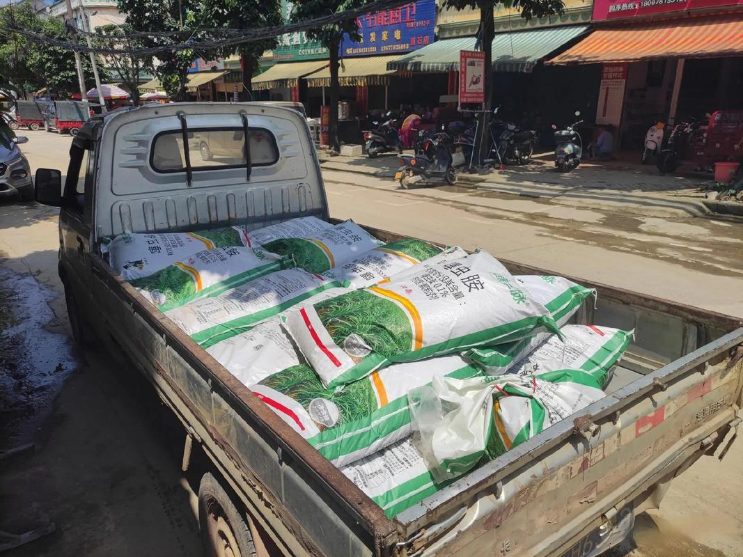 举报公职人员喝农药,在农资店旁便嗅到化肥农药气味,如何向有关部门反映?有哪些需要注意的?