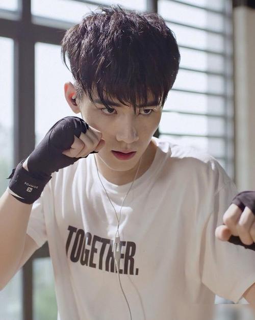 日本高官公开道歉,艺人任豪为“日本核废水”言论道歉,粉丝心疼无比,他有什么错?