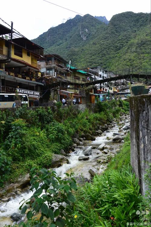 秘鲁火车对撞致1死,秘鲁分水岭附近地区铜矿资源集聚的原因?