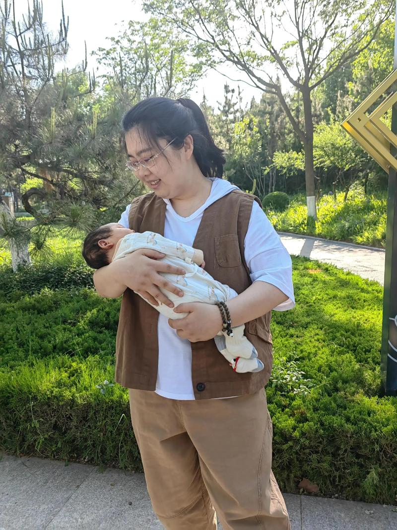 47天的宝宝开口说话,48天宝宝白天睡几个小时?