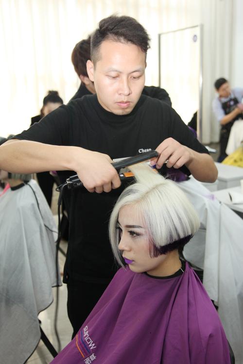 放弃几万月薪干理发,为什么学理发的人都后悔了?